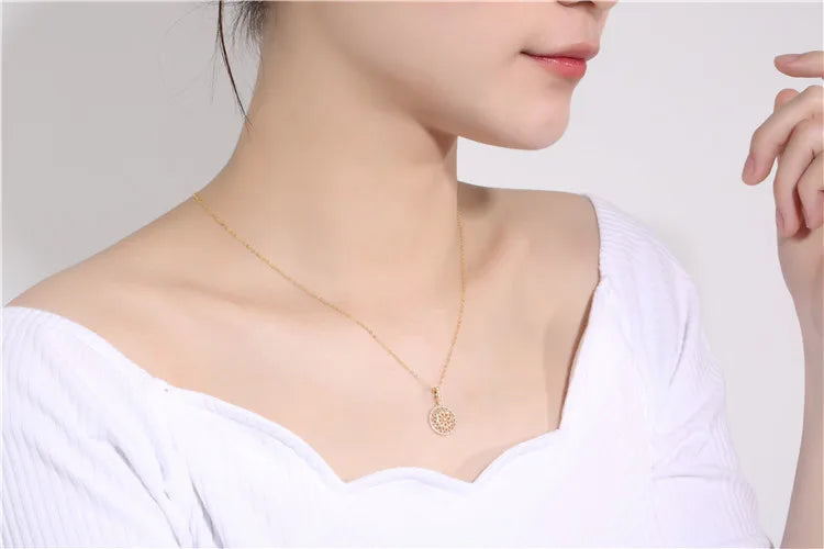 18K Yellow Gold Natural Diamond Pendant Necklace